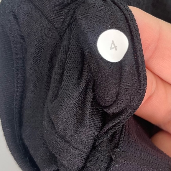 Lululemon black tank top size 4 - Picture 4 of 5